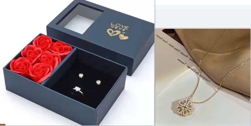 Retro Magnetic Folding Four Leaf Clover Pendant Necklace