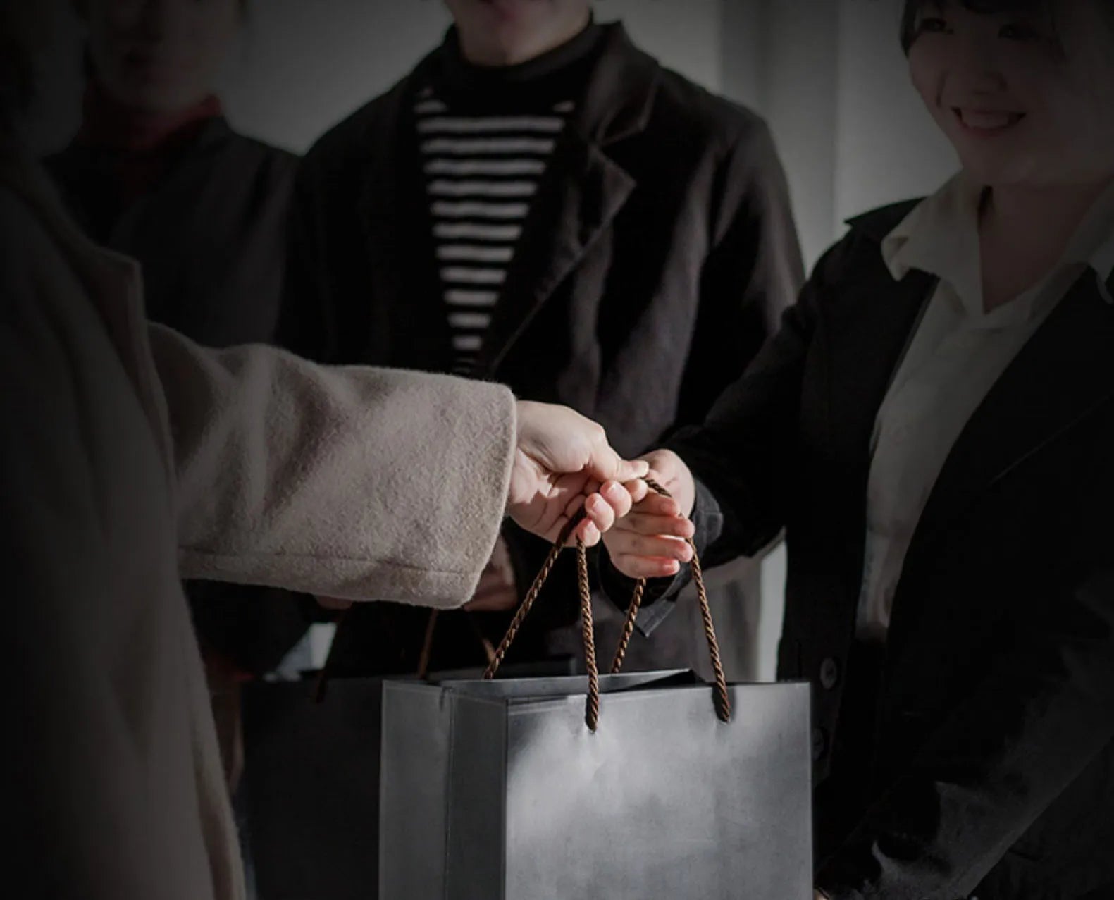 Black Ceramic Cup Wooden Handle Filter Tea Cup Ceramic Mug Creative Office Retro Water Cups and Mugs China Set Birthday Gift Box